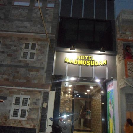 Hotel Madhusudan Dwarka  Exterior photo