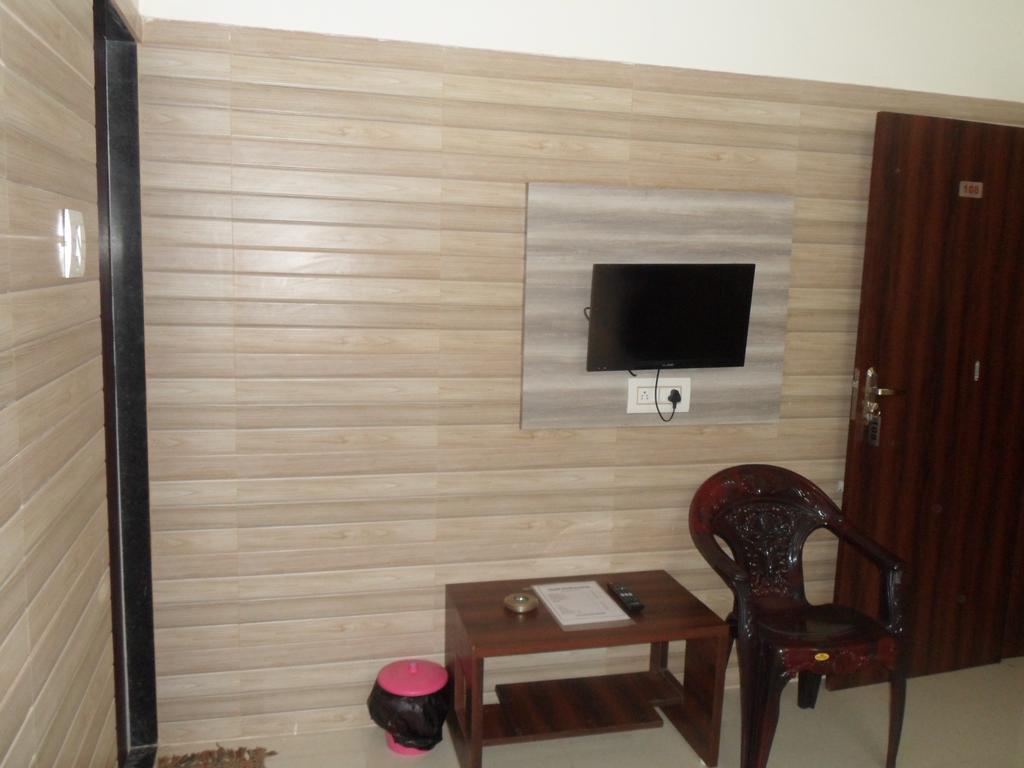 Hotel Madhusudan Dwarka  Exterior photo