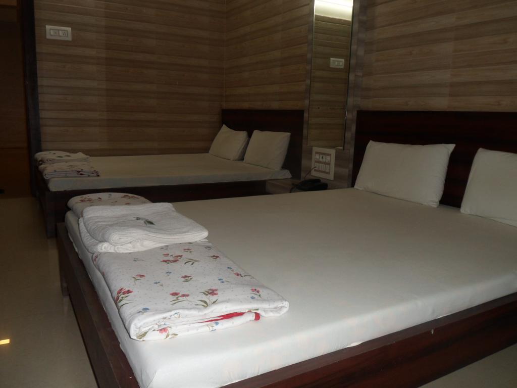 Hotel Madhusudan Dwarka  Exterior photo